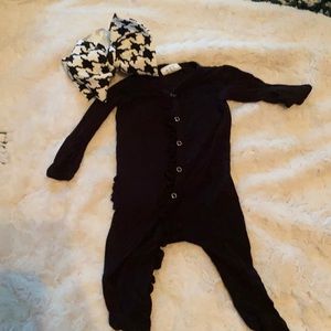 Spearmint love ruffle snap footie + bow